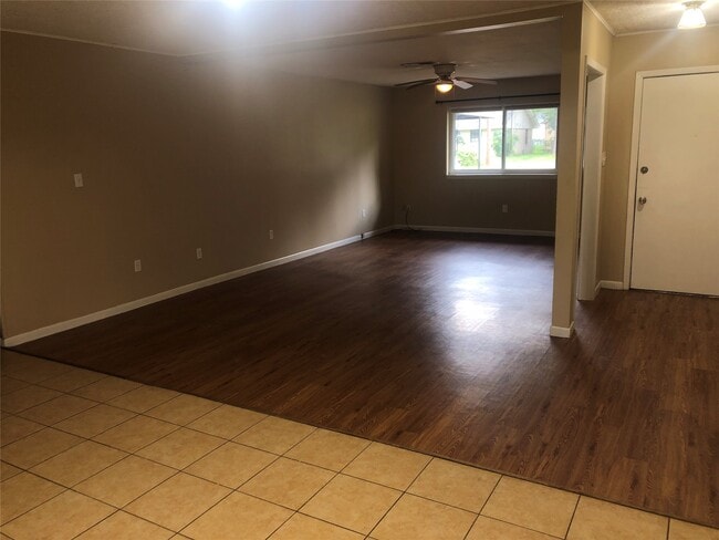 Building Photo - 307 Moss Hill Ln