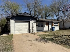 Building Photo - 829 Willow Brook Dr