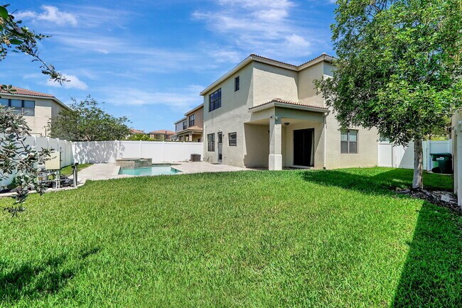 Building Photo - 972 NE 193rd Terrace