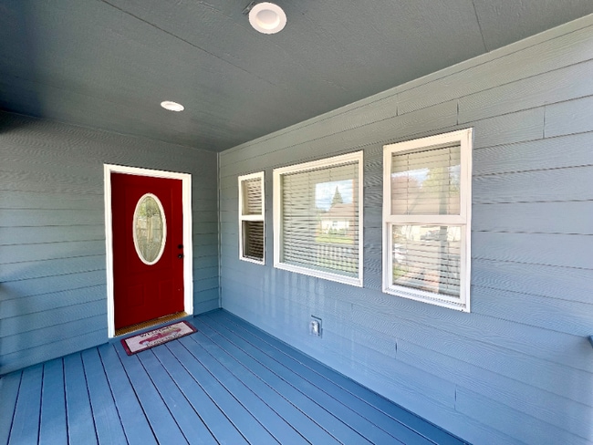 Building Photo - 5008 NE 48th Ave