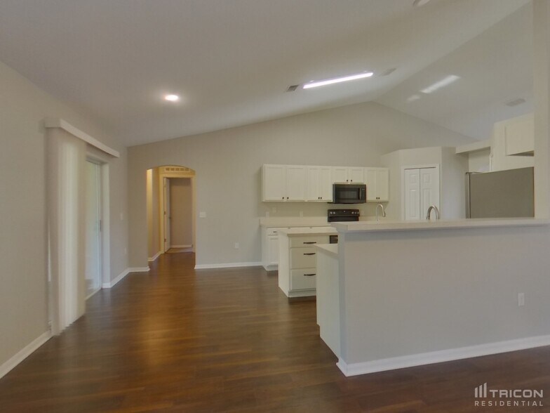 Building Photo - 1829 Western Hills Ln
