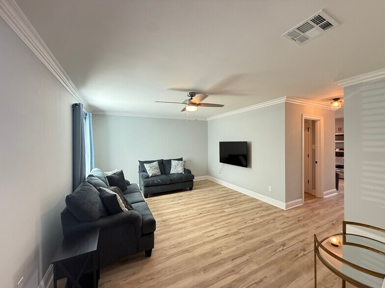 Building Photo - 619 Lavoisier St