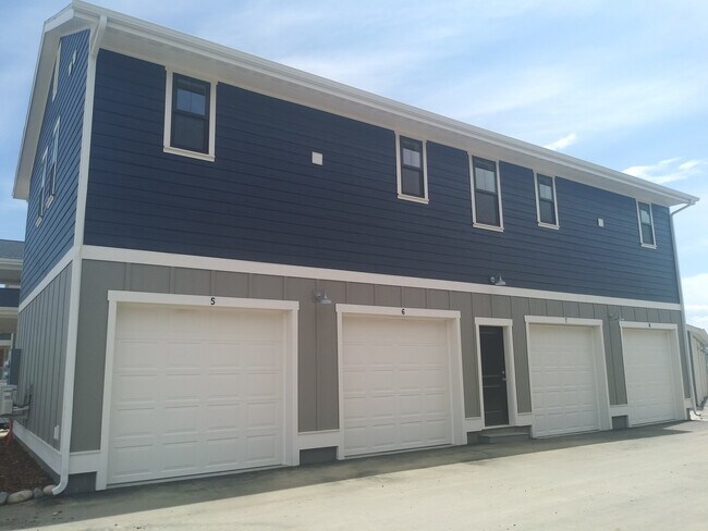 Building Photo - 6042 Farmstead Ave