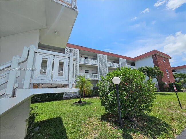 Building Photo - 1490 NW 43rd Ave