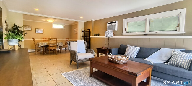 Building Photo - 14 Lake Dr N