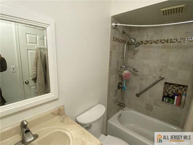 Building Photo - 144 Beverly Hl Ter