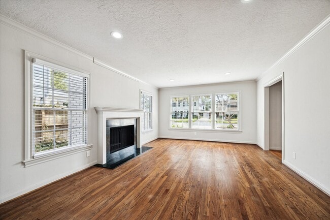 Building Photo - 2506 Avalon Pl