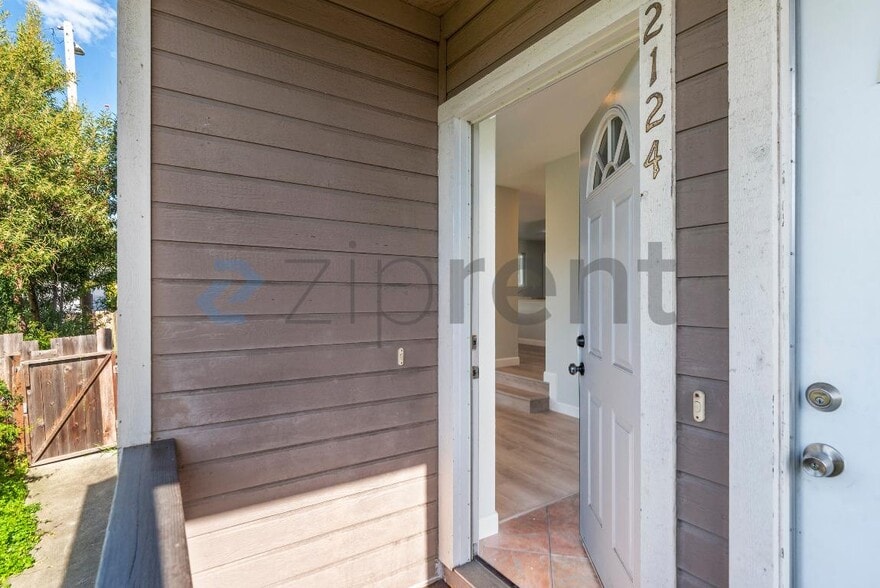 Building Photo - Unit