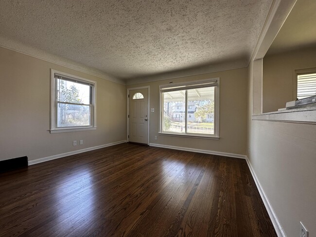 Building Photo - 15666 Wakenden St