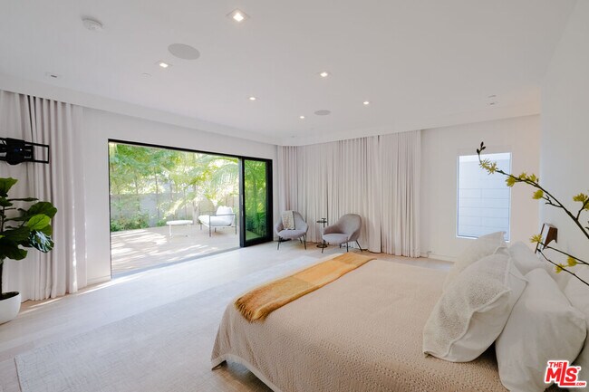 Building Photo - 627 Sunset Ave