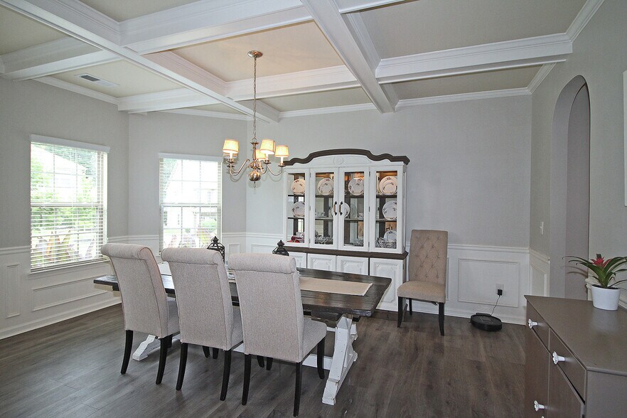 dining room - 5305 Ripken Rd