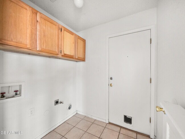 Building Photo - 5416 Roger Maris Dr