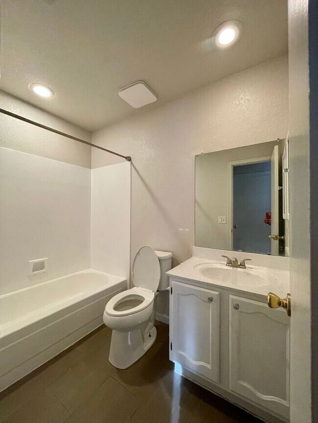 Building Photo - COMING SOON! ADORABLE 3 BEDROOMS/ 2BATHS SINGLE LEVEL HOME!!