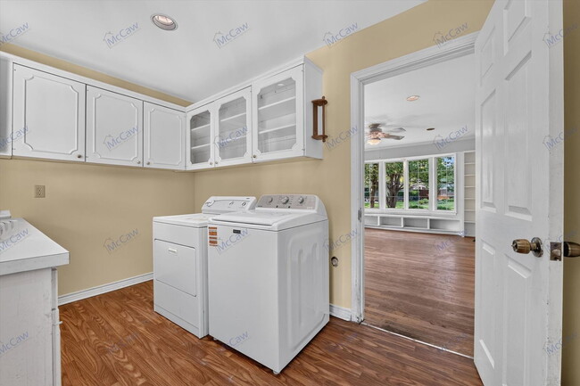 Building Photo - 3550 Ainsworth Dr