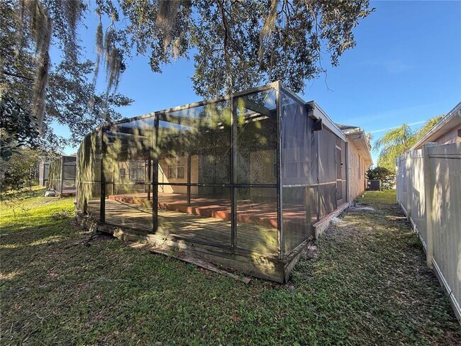 Building Photo - 1976 Willow Wood Dr