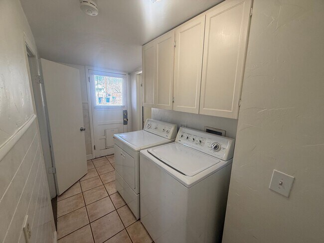 Building Photo - $0 DEPOSIT OPTION! CHARMING EDGEWATER 3 BED/2BATH HOME 3 BLOCKS FROM SLOAN'S LAKE