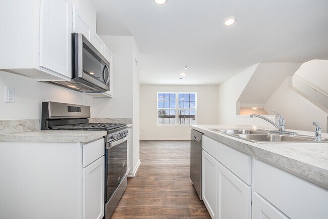 Building Photo - 1455 Yosemite Way