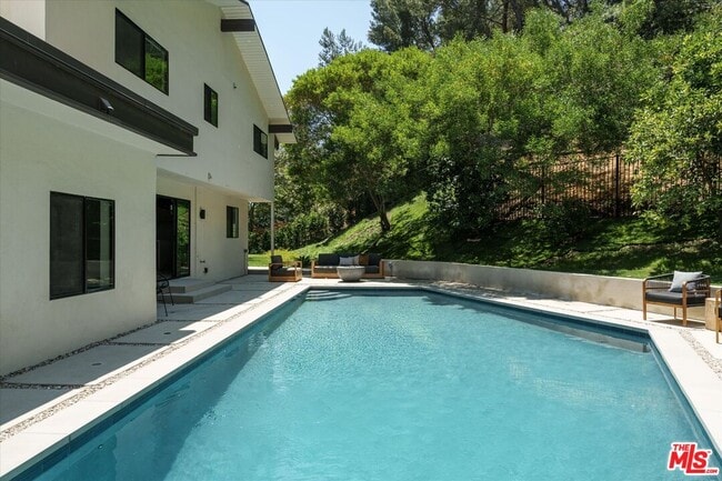 Building Photo - 2313 Banyan Dr