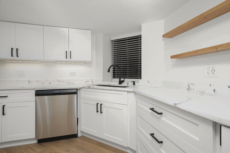 Building Photo - 2613 N Fairfield Ave