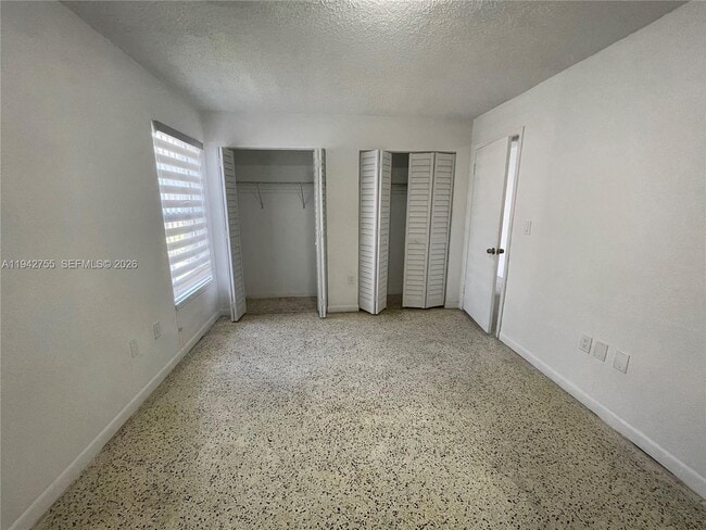 Building Photo - 142 SW 18th Ave