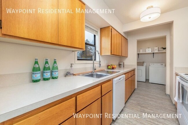 Building Photo - 1629 S Manitou Ave