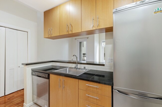 Building Photo - Beautiful Studio in Belltown