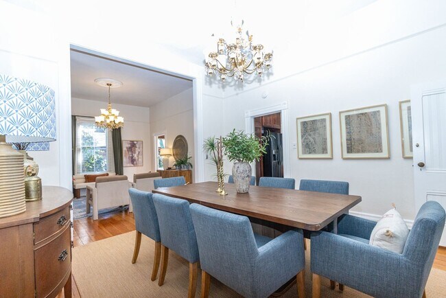 Building Photo - 703 Manzanita Ave