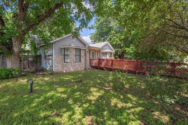 Building Photo - 4616 E Cesar Chavez St