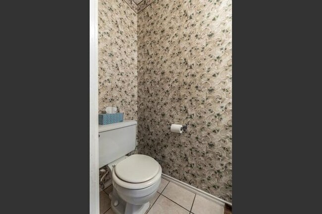 Building Photo - 2 Bd / 2 Ba Townhome Minutes Away From Campus & Downtown!