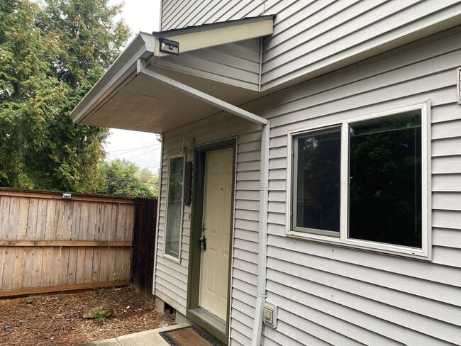 Building Photo - 10420 NE Glisan St