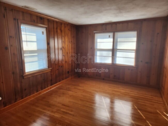 Building Photo - 831 Newkirk Dr