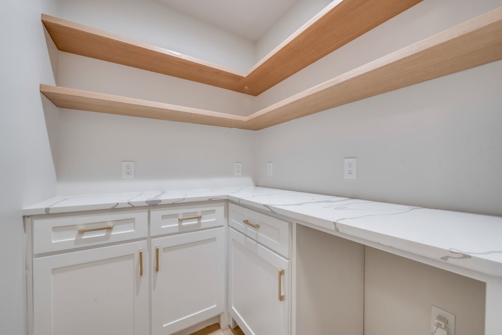 Building Photo - 5406 Vanderbilt Ave