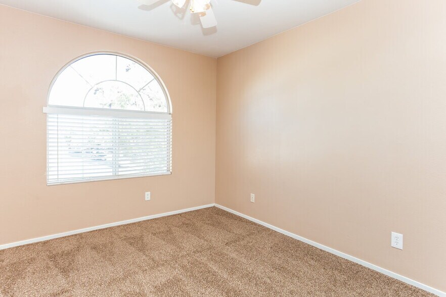 Building Photo - 8939 Green Jade Dr