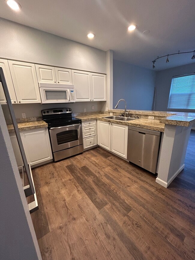 Building Photo - 1810 SE Cutter Ln