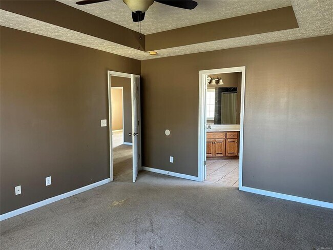 Building Photo - 40 Pin Oak Dr