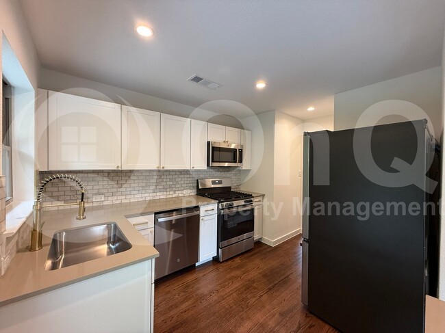 Building Photo - 9351 Angora St
