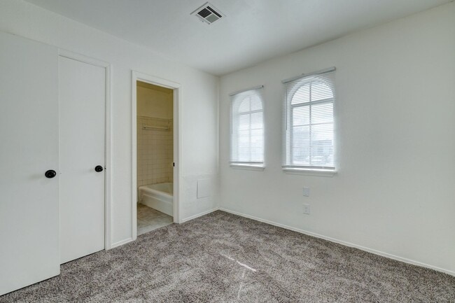 Building Photo - Coming Soon! - 3 bedroom 2.5 bath