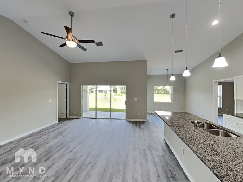 Building Photo - 7423 W Cameo Cir