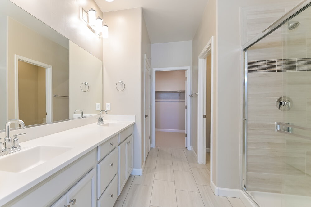 Building Photo - 13854 E Red Oaks Dr