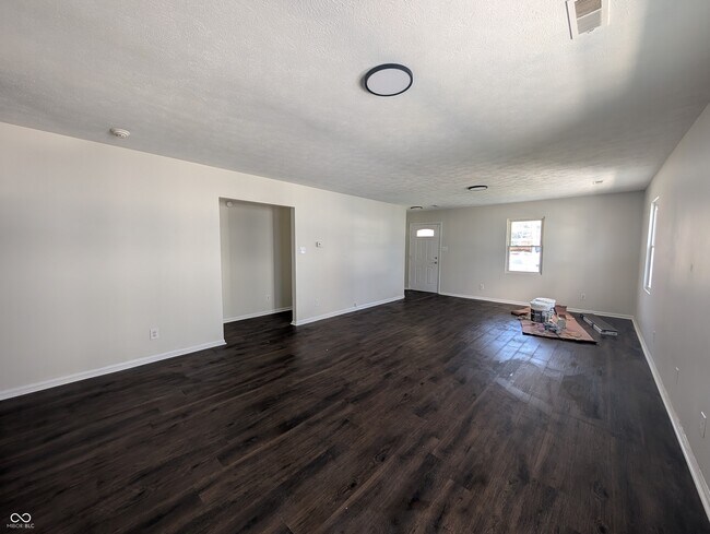 Building Photo - 451 W 26th St