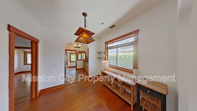 Building Photo - 1110 Curley Ave