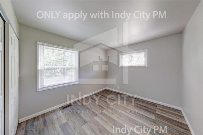 Building Photo - 3118 N Richardt Ave