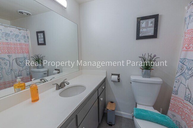 Building Photo - Amazing 2 bed 2 bath