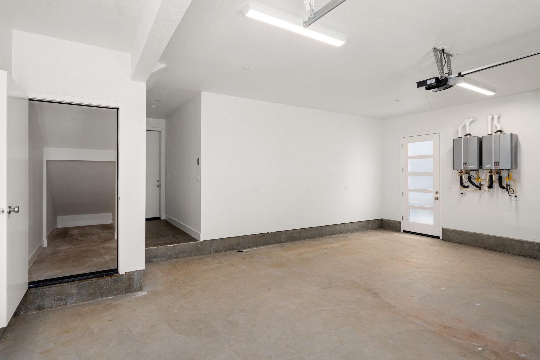 Building Photo - 1887 Notre Dame Blvd