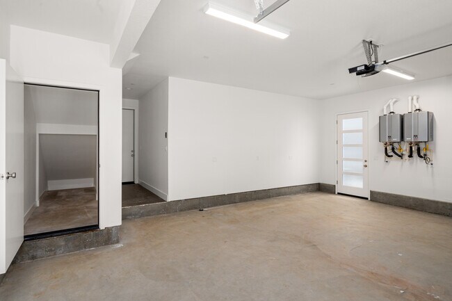 Building Photo - 1887 Notre Dame Blvd