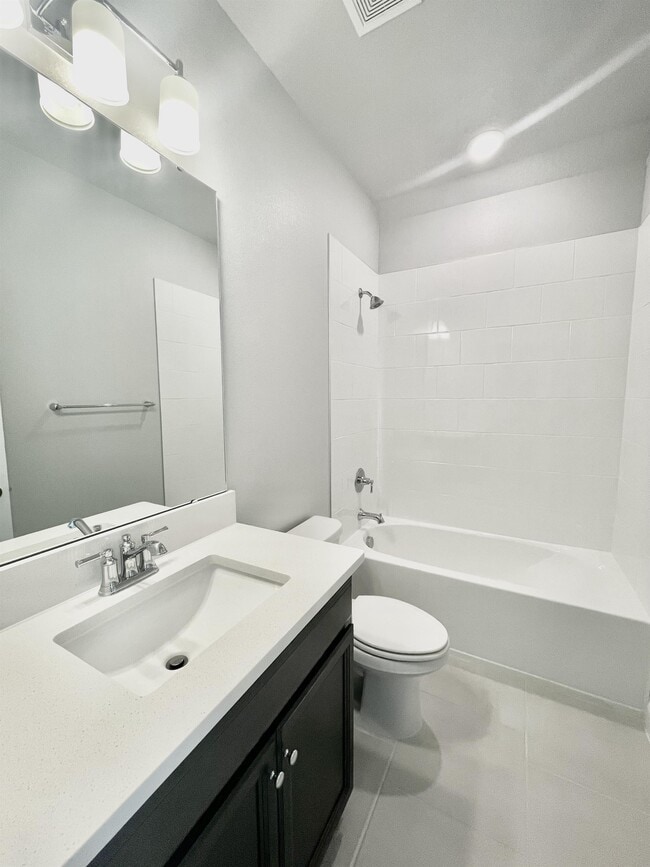 Building Photo - 924 Beldonshire Ln