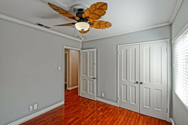 Building Photo - REMODELED, CHARMING & AIRY 3BR2BA HOME W/ OFFICE ON A LARGE LOT W/ NICELY LANDSCAPED FRONT YARD, ...