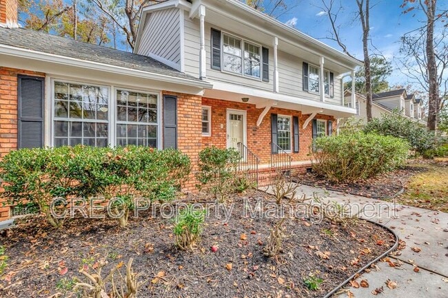 Building Photo - 321 Shaftesbury Ln