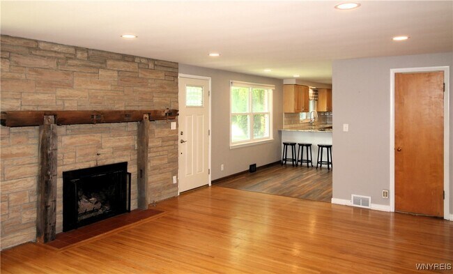 Building Photo - 8709 Nottingham Terrace