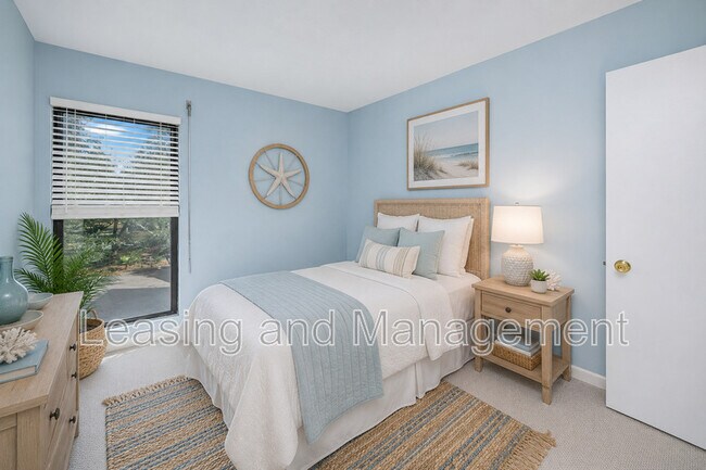 Building Photo - 242 Little Oak Island Dr